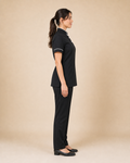 Túnica Belle em modelo feminino - lateral